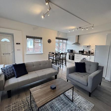 Warner Brothers Apartment Watford  Eksteriør billede