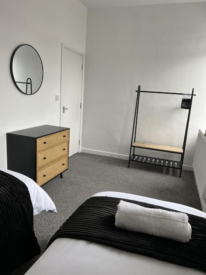 Warner Brothers Apartment Watford  Eksteriør billede