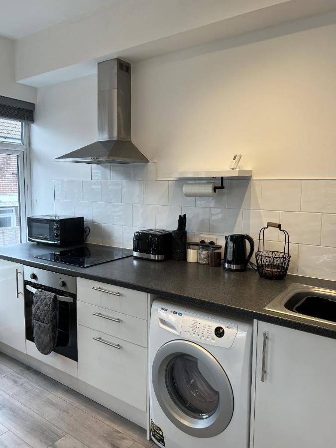 Warner Brothers Apartment Watford  Eksteriør billede